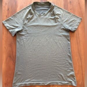 Lululemon Men's Metal Vent Tech T-Shirt - Size S - Grey